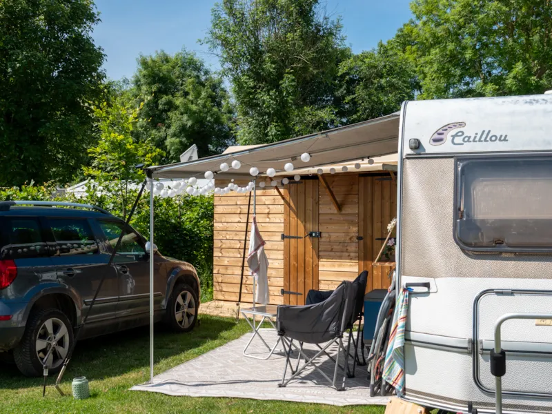 Emplacement Premium Avec Bloc Sanitaire Individuel