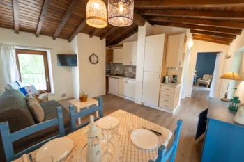 Mietunterkunft - Ferienwohnung Zwei Räume Erste Stock - Sivinos Camping Boutique