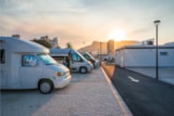 Emplacement <55M² Camping-Car + Électricité +Raccordement Eau Et Évacuation Des Eaux Usées + Wifi Emplacement <55M² Camping-Car + Électricité +Raccordement Eau Et Évacuation Des Eaux Usées + Wifi