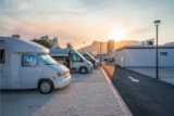 Emplacement 55 - 89M² Camping-Car + Électricité +Raccordement Eau Et Évacuation Des Eaux Usées + Wifi Emplacement 55 - 89M² Camping-Car + Électricité +Raccordement Eau Et Évacuation Des Eaux Usées + Wifi