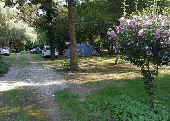 Emplacement Nu Avec 1 Véhicule + 1 Équipement