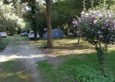 Bare pitch with 1 vehicle + 1 piece of equipment (without electricity) — 1