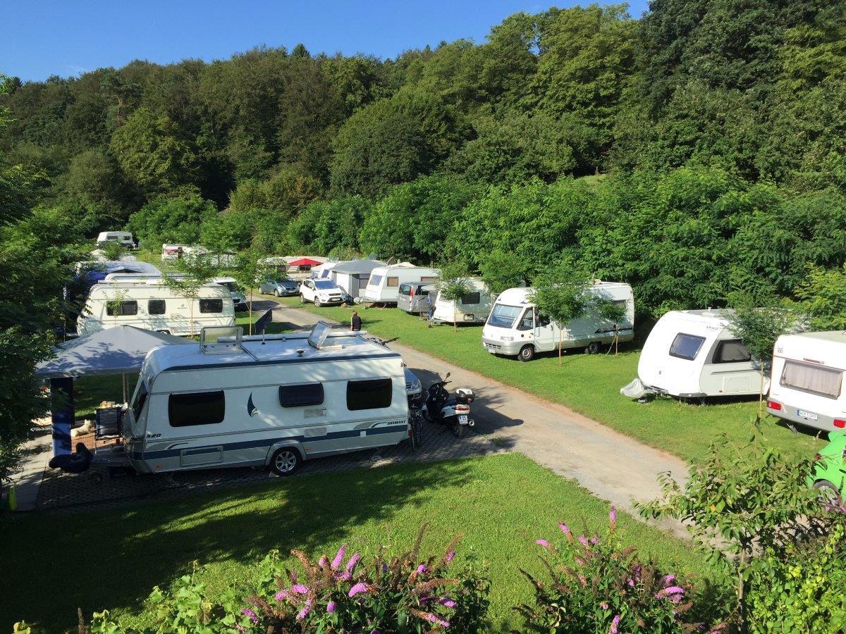 Emplacement - Forfait Confort (Caravane Avec Voiture / Camping-Car) - Camping Weihersee