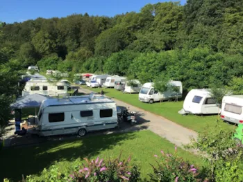 Emplacement - Forfait Confort (Caravane Avec Voiture / Camping-Car) - Campingplatz Weihersee