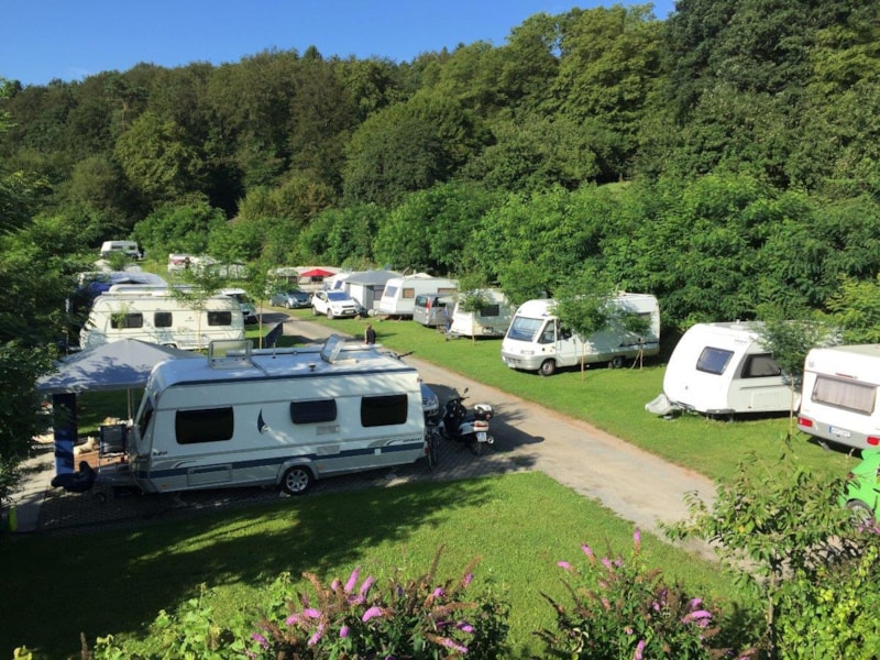 Stellplatz Komfort (Wohnwagen mit PKW / Wohnmobil)