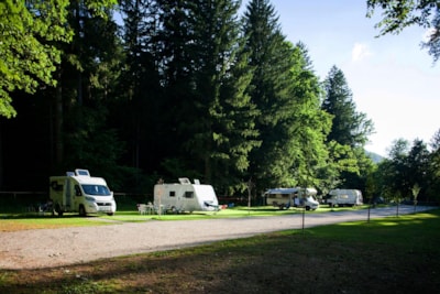 Standard pitch for bigger campers / caravans / roof top tent / van