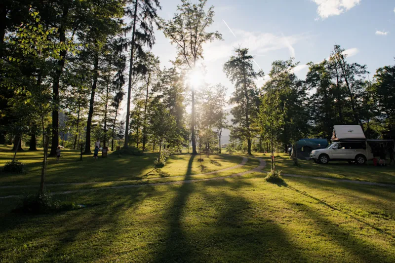 Standard Emplacement Pour Van/ Petit Camping-Car/ Tente De Toit (Longueur Max. 6M) Avec Vue Montagne