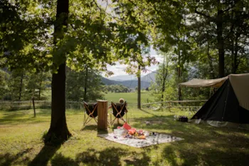 Kampeerplaats(en) - Standplaats Voor Een Tent Met Uitzicht Op De Bergen - Forest Camping Mozirje