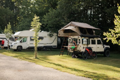Standard pitch for bigger campers / caravans / roof top tent / van