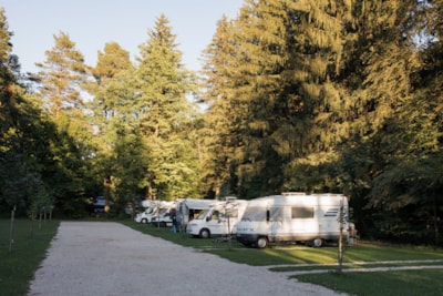 Standard pitch for bigger campers / caravans / roof top tent / van