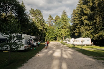 Standard pitch for bigger campers / caravans / roof top tent / van