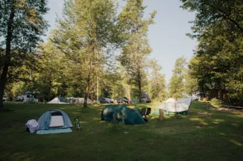 Kampeerplaats(en) - Standplaats Voor Een Tent - Uitzicht Op De Rivier - Forest Camping Mozirje