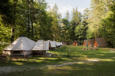 Family BELL rental tent with beddingS and mattress
