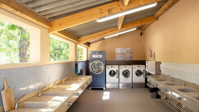 Emplacement Tente, Camping Car Ou Caravane