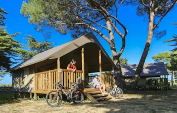 Mietunterkunft - Tente Lodge Confort (2 Schlafzimmer) + Überdachte Terrasse - Ohne Sanitäre Anlagen - Flower Camping Tamarins Plage 