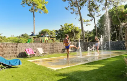 Flower Camping Tamarins Plage  - Camping2Be
