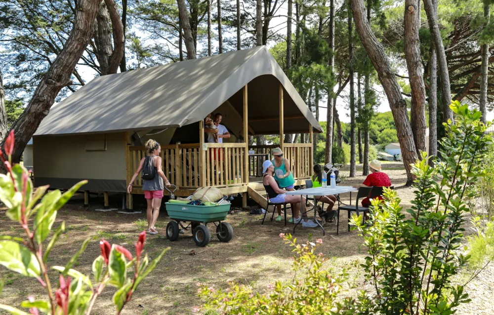 Flower Camping Tamarins Plage