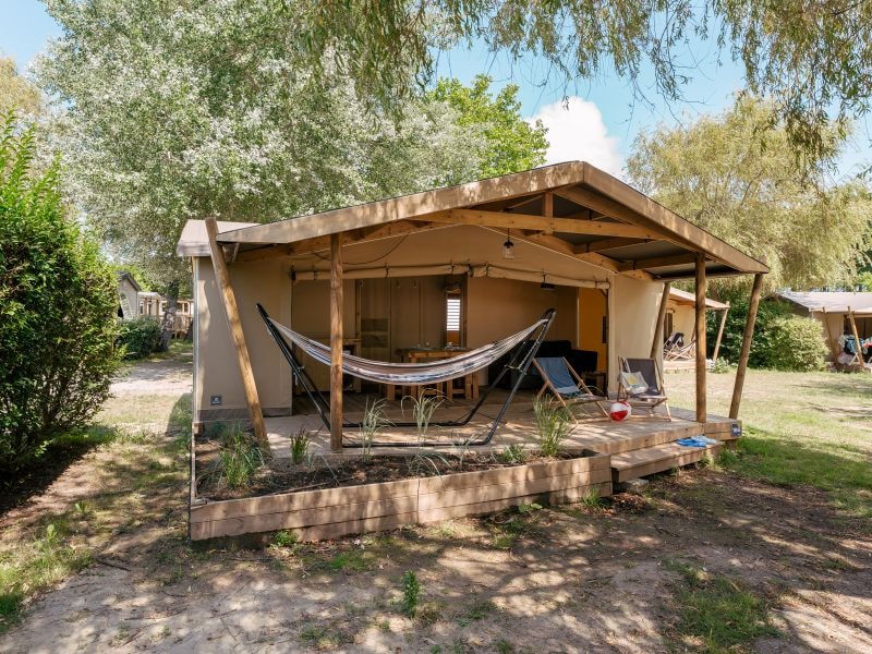 NEU // Ecolodge Baumwollzelt Komfort 35m² (2 Schlafzimmer – bis 5 Personen) mit 11m² überdachter Ter