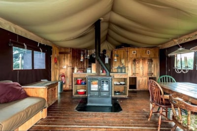 Lodge with private outdoor shower — 2