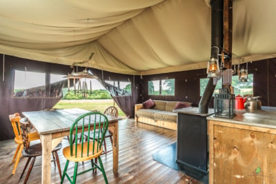 Lodge with private outdoor shower