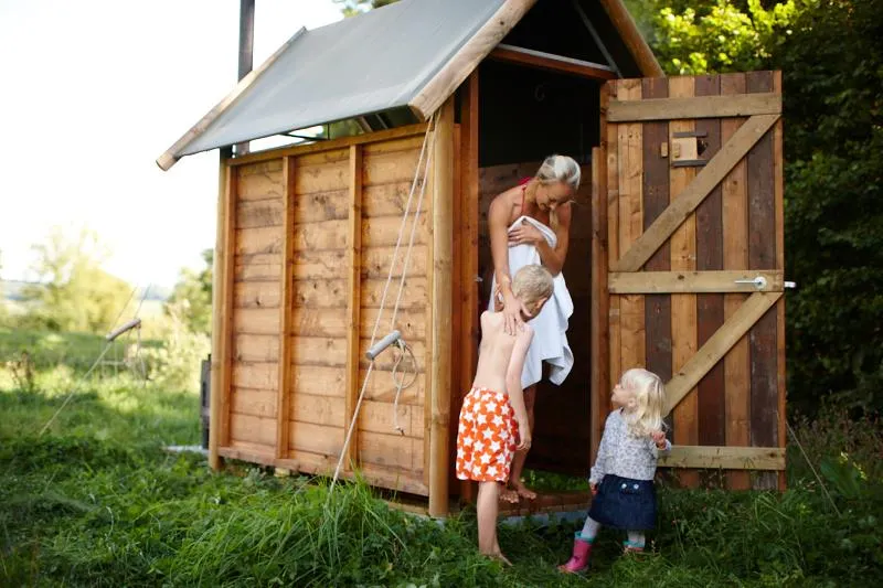Lodge Champêtre Avec Douche Privée Extérieure
