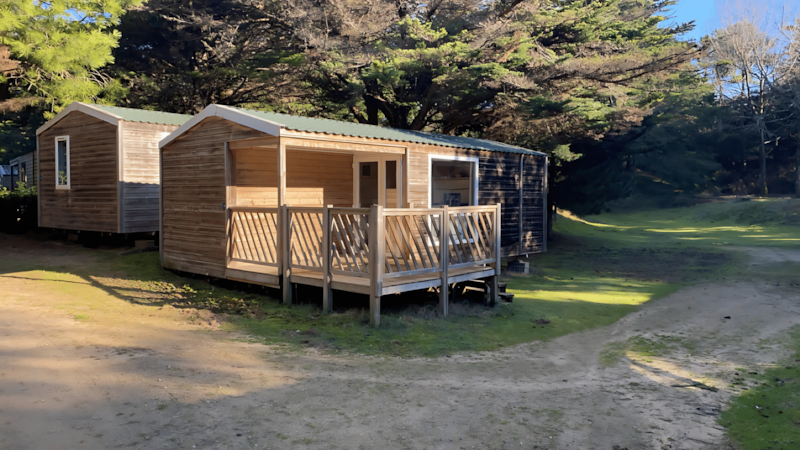 Stacaravan Confort 25m² (2 slaapkamers) + Half -schaduwrijk terras + TV