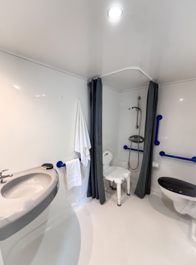 Mobile-home Confort 25m² (2 bedrooms) + covered terrace adapted to the people with reduced mob — 4