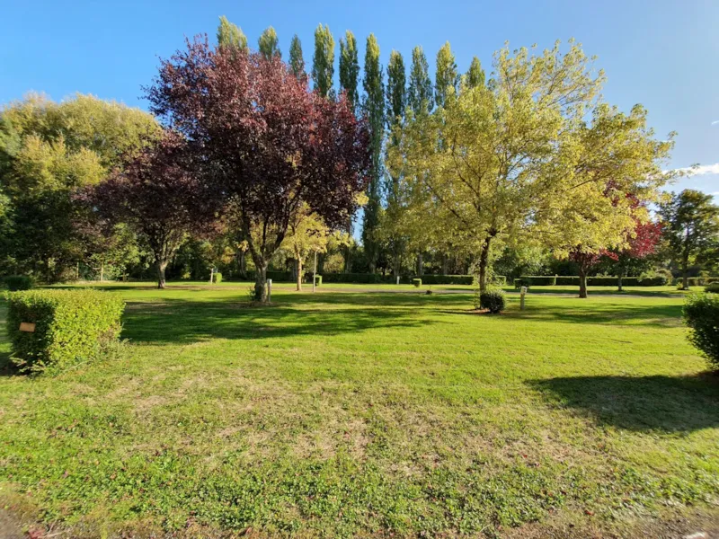 Emplacement De Camping Pour Tente/Caravane/Camping Car