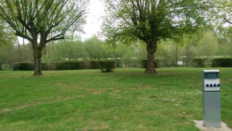 Emplacement De Camping Pour Tente/Caravane/Camping Car