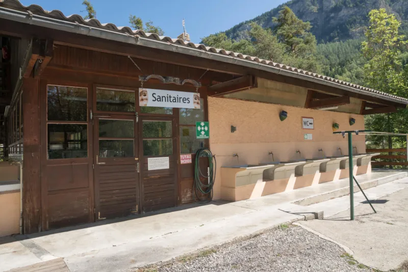 Emplacement Camping-Car + Électricité 10 A