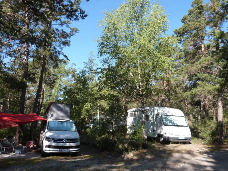Emplacement Camping-Car + Électricité 10 A