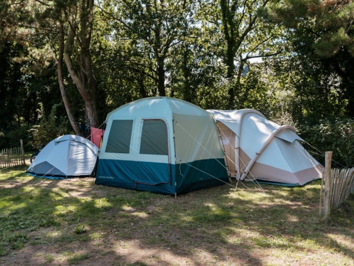 Forfait Confort : Tente, Caravane Ou Camping-Car / 1 Voiture / Électricité 10A 2 Pers.