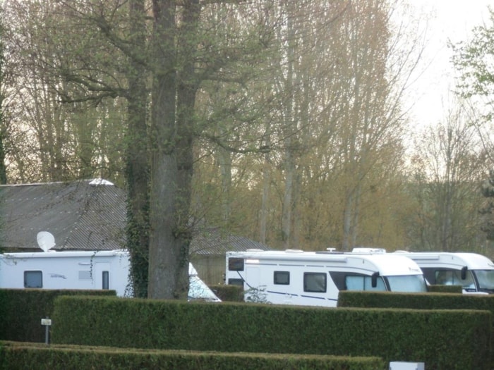 Emplacement (1 Tente, Caravane Ou Camping-Car / 1 Voiture)