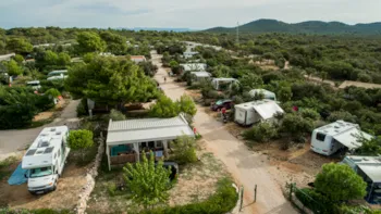 Stellplatz - Stellplatz De Luxe Premium 140-230M² - Camping Ugljan Resort