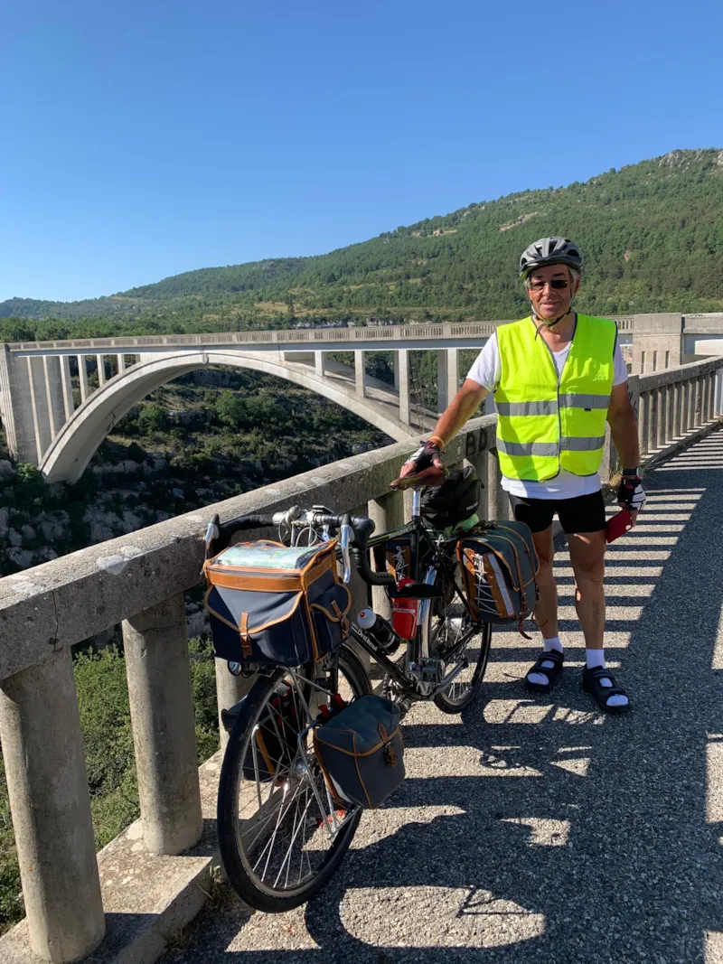 Emplacement Spécial Randonneur Ou Cycliste