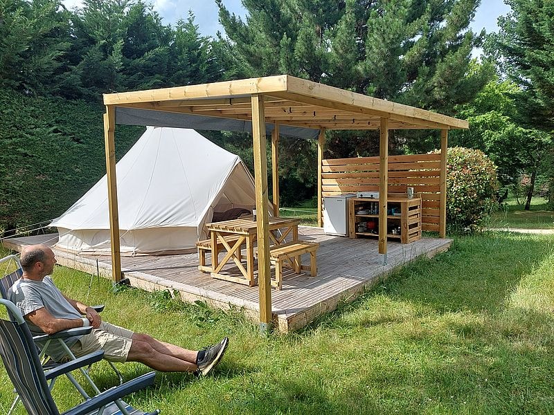 GLAMPINGZELT 25m2 | 1 Schlafzimmer | Terrasse 12m2 mit Pergola