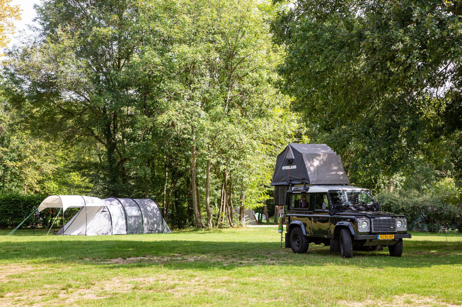 Kampeerplaats - Auto + Tent/Caravan / Camper, Zonder Elektriciteit - Camping Les Prés