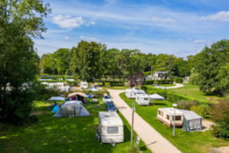 Pitch - Comfort Package, With Electricity - Camping Les Prés