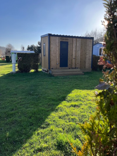 Premium pitch private sanitary facilities - Electricity 13 amp