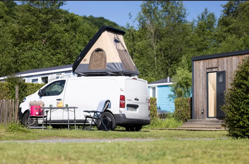 Emplacement Premium Sanitaires Privés - Electricité 13A