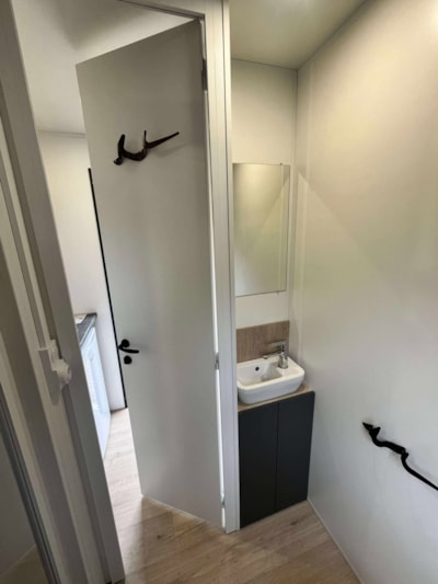Premium pitch private sanitary facilities - Electricity 13 amp