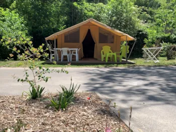 Mietunterkunft - Tente Lodge 26M2 - 2 Chambres - Camping Les Portes du Canigou
