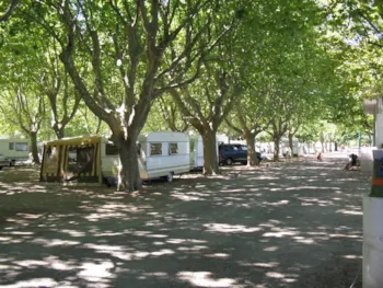 Stellplatz - Stellplatz Confort  (Zelt, Wohnwagen, Wohnmobil / 1 Auto + Strom) - Camping La Plage de L'Orb