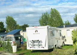 Stellplatz - Spezieller Campingwagen - -- DOMAINE MON CALME --   Camping & Appart Hôtel