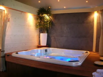 Location - Formule Nuit Detente : 1 Nuit + 1 Spa 2 Pers (1H) + 2 Petits Déjeuners - -- DOMAINE MON CALME --   Camping & Appart Hôtel