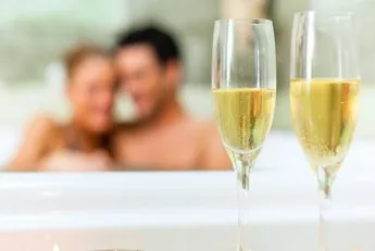 Location - Formule Vip : 2 Nuits + 1 Spa (1H) 2P Avec 1 Bouteille De Champagne + Petits Déjeuners - -- DOMAINE MON CALME --   Camping & Appart Hôtel