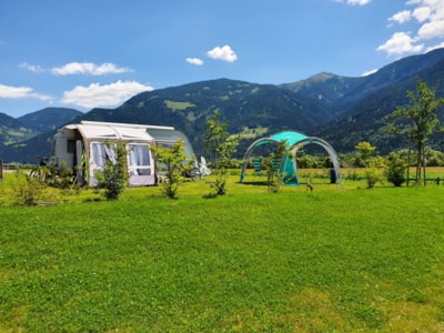 Pitch caravan or motorhome