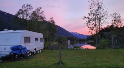 Pitch caravan or motorhome
