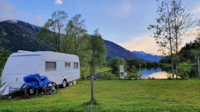Pitch caravan or motorhome