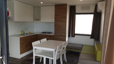 Family 2 bedrooms with terrrace and seaview